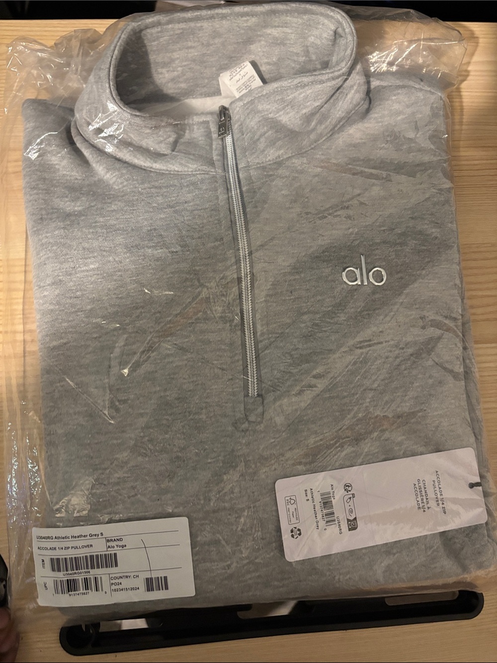 ALO Yoga Woman/Men’s Light Grey Quarter-Zip Sweater